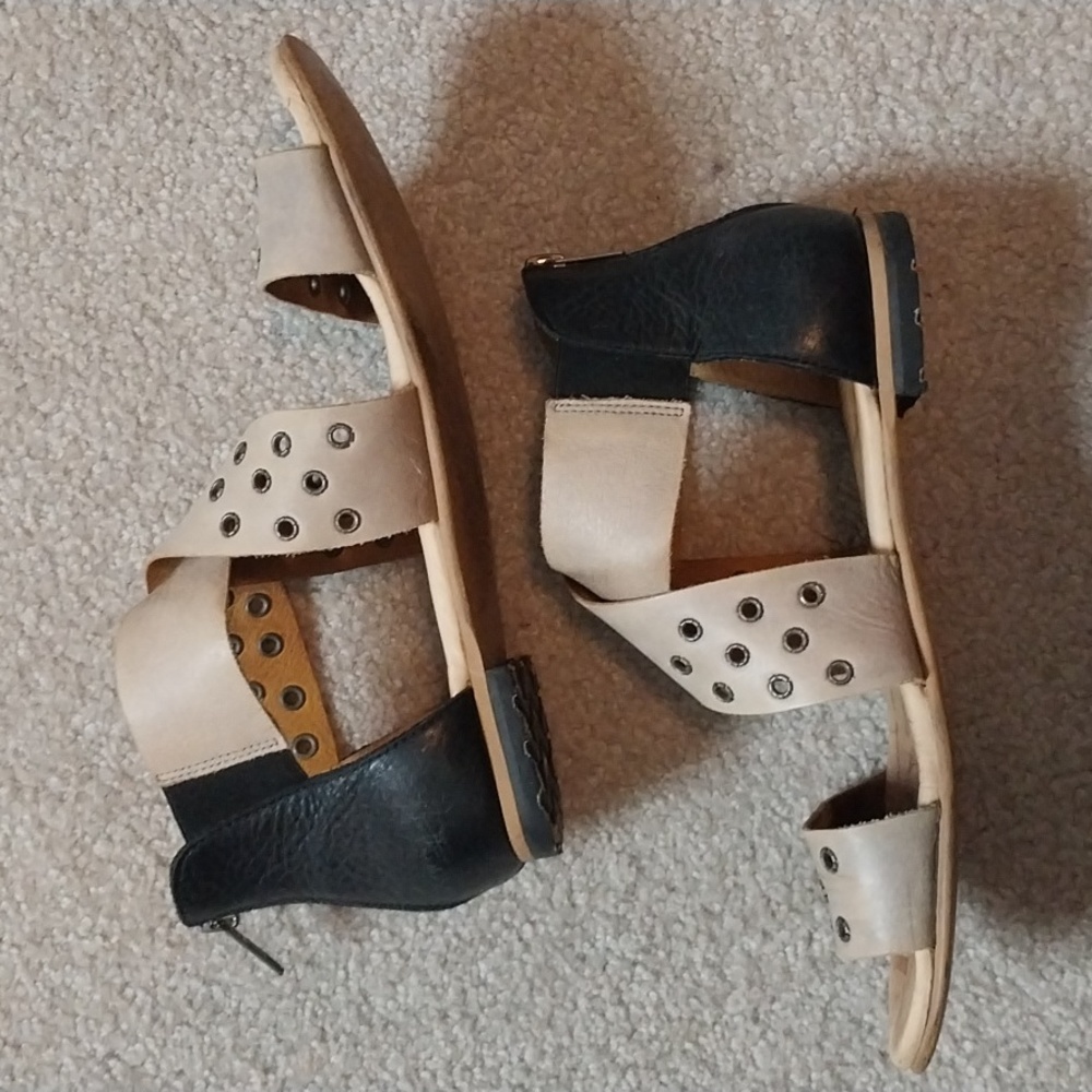 Cute Flat Italian Leather Sandals Zip in back - Picture 3 of 6